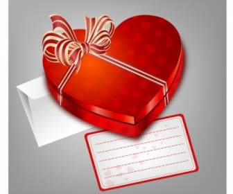 Коробка форме красного сердца с конвертом