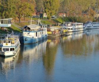Les Navires De La Rivière Neckar