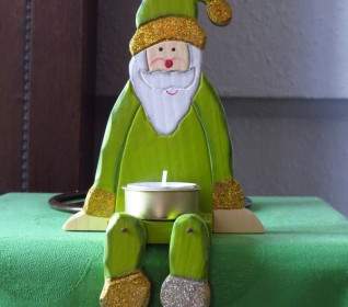 Weihnachtsmann Grün Sitzend