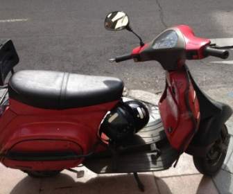 Moto Scooter Vermelha