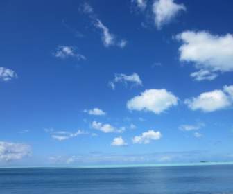 青い海の雲