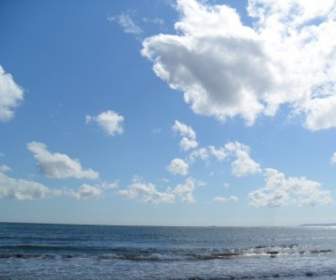 شاطئ البحر السماء