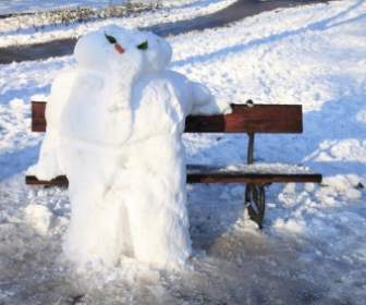 Sitting Snowman