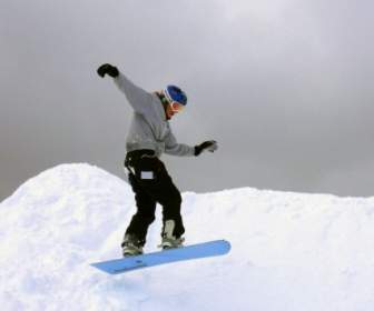 Kegiatan Outdoor Snowboarder Musim Dingin