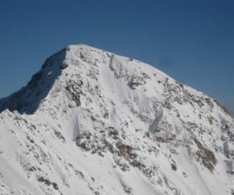 Snowcaped 山の山の自然