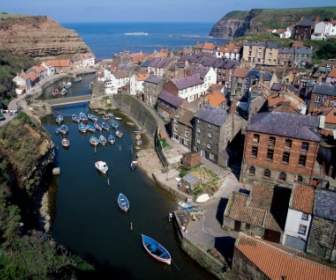 Staithes Wallpaper England World