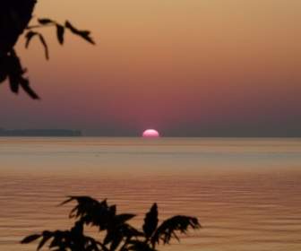 Air Danau Sunrise