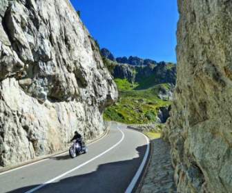 سويسرا الصيف دراجة نارية