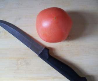 トマトとナイフ