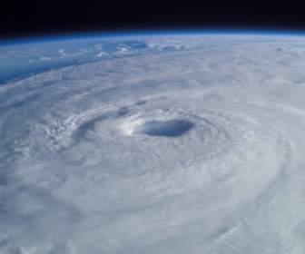 Ciclone Tropicale Uragano Isabel