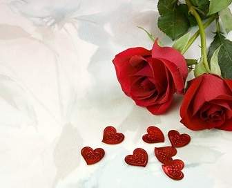 两个红玫瑰和 Heartshaped 的图片