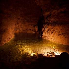 Na Caverna De água