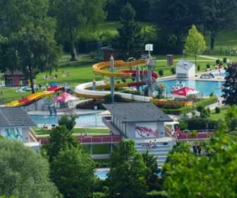 water slide leisure pool water park