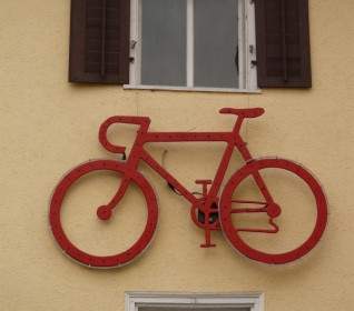 ล้อจักรยานสีแดง
