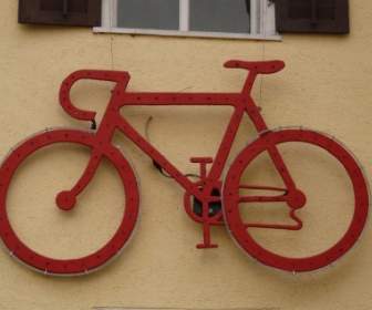 ล้อจักรยานสีแดง