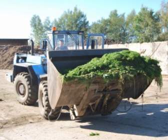 Wheel Loaders With Green Waste