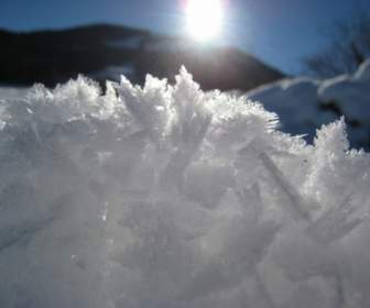 冬の太陽の雪