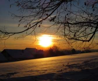 Winterlicher Sonnenuntergang Sonne