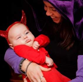 Bruxa E Bebê Diabo