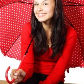 Jeune Femme Au Parapluie Rouge