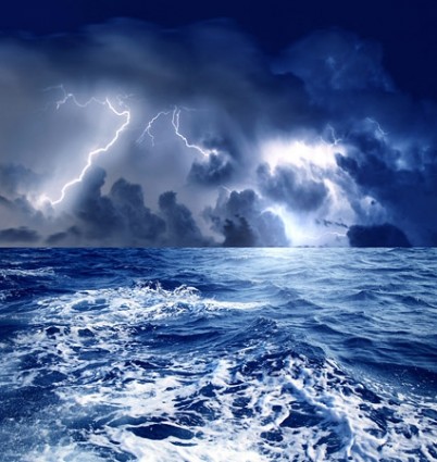 Blitz und Donner der Meer-Bilder