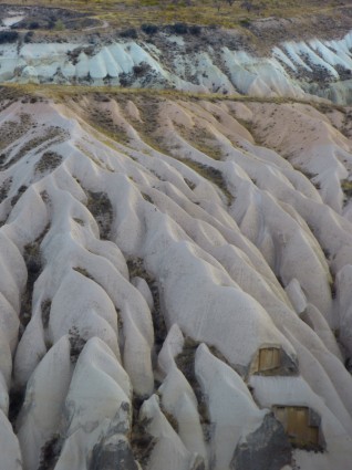 panorama di formazioni rocciose di tufo
