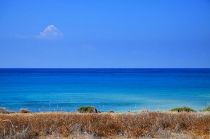 Mar de color turquesa