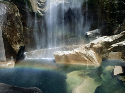 バーナル滝滝の自然を壁紙します。