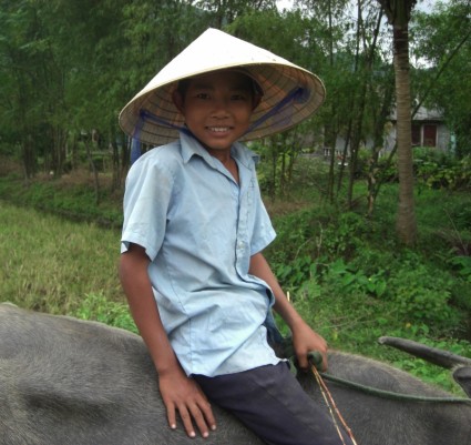 Вьетнам мальчик улыбается