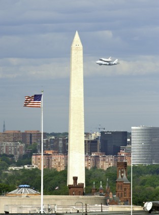 ワシントン記念碑空雲