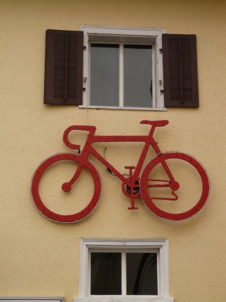 轮自行车红色