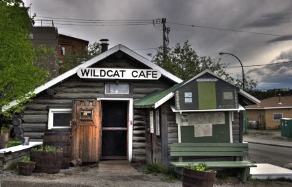 カフェ イエロー カナダを山猫します。