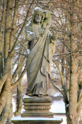 Winter-Friedhof-Skulptur