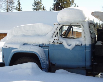camión de invierno azul