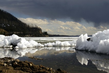 وايومنغ بحيرة يلوستون الشتاء