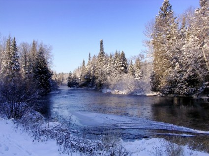 فصل الشتاء في نهر ناميكاجون في ولاية ويسكونسن