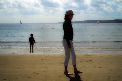 женщина, ребенок и море