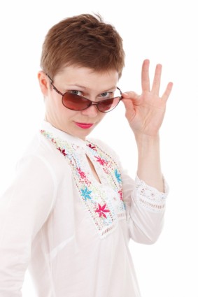женщина с солнцезащитные очки