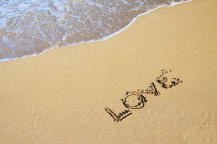 Wort-Liebe im sand
