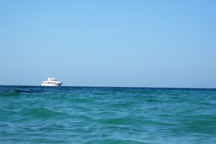 yacht sul mare